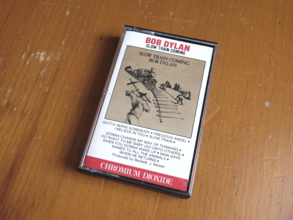 ボブ・ディラン『スロー・トレイン・カミング』（1979）のカセットテープ。