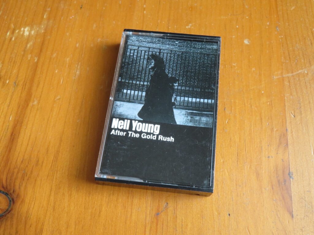 ニール・ヤング『アフター・ザ・ゴールド・ラッシュ』（1970）のカセットテープ。