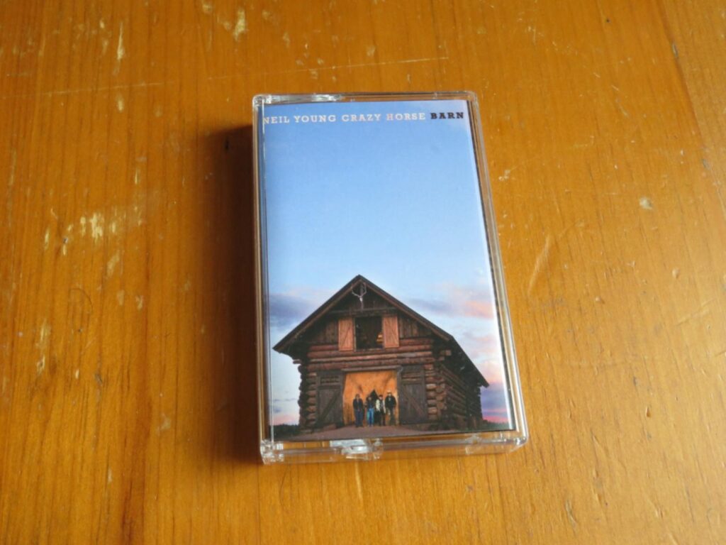 ニール・ヤング＆クレイジー・ホース『バーン』（2021）のカセットテープ。