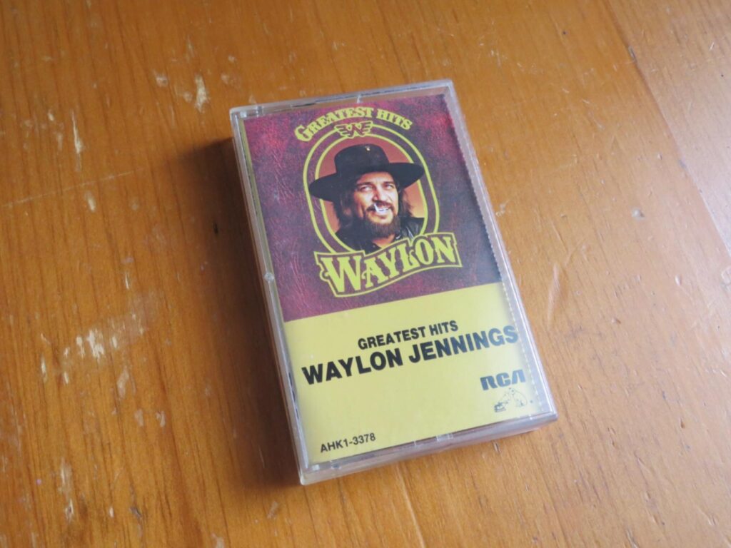 ウェイロン・ジェニングス『グレイテスト・ヒッツ』（1979）のカセットテープ。
